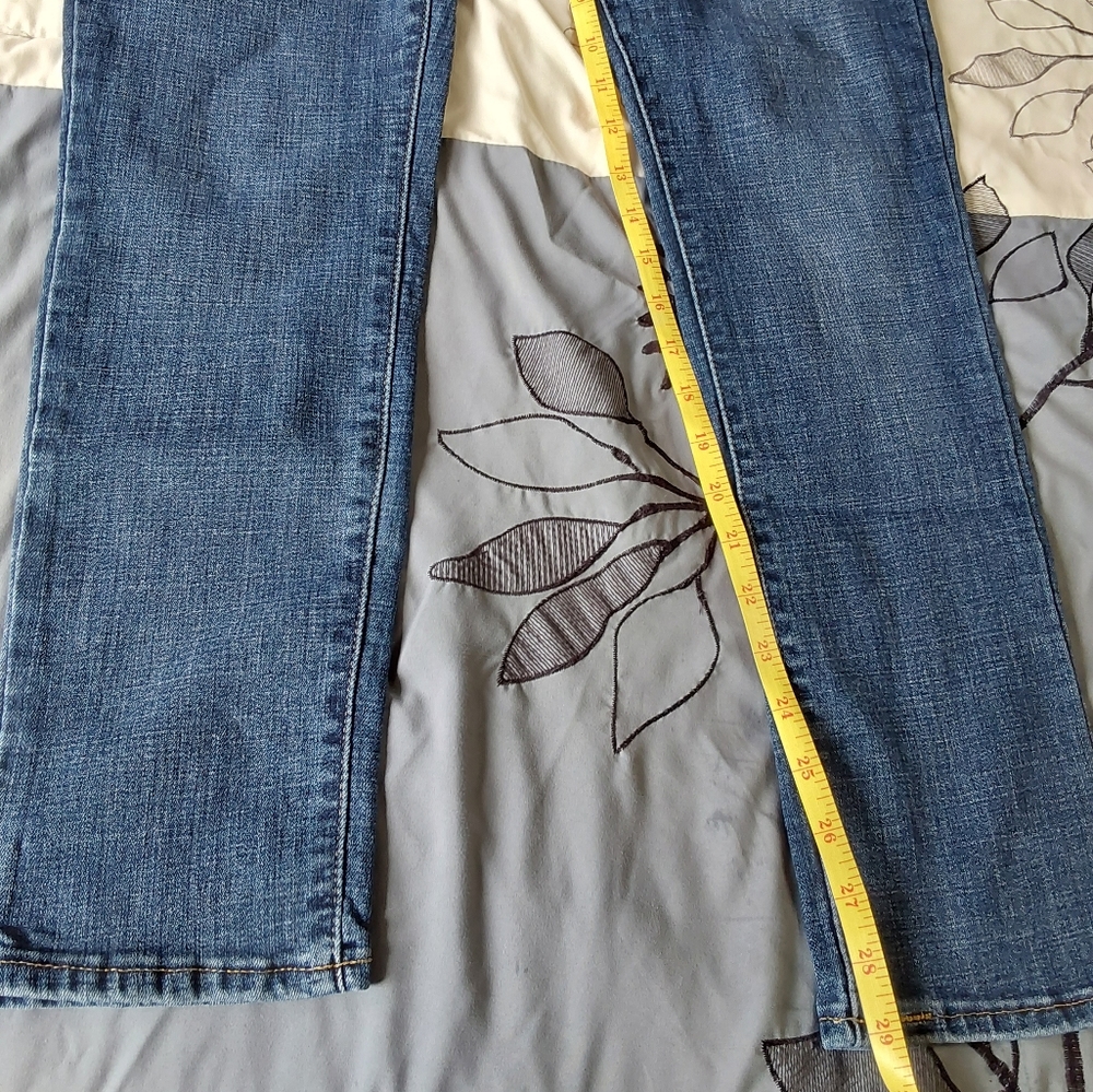 Levis - Picture 2 of 4